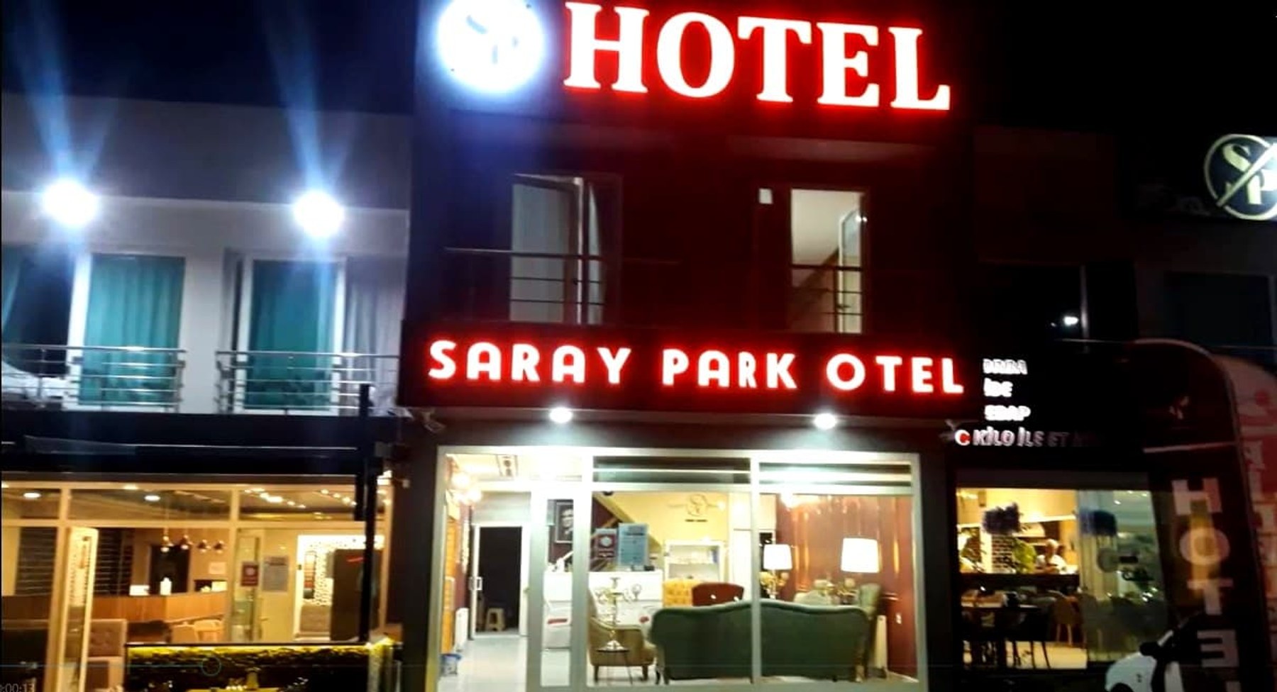 Saray Park Otel gece dış cephe görünümü